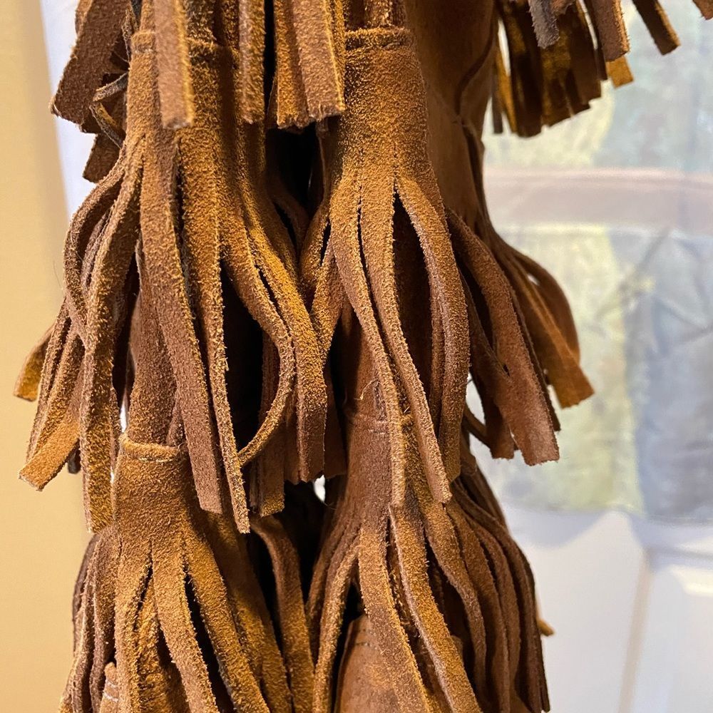 Minnetonka size 7 Three Tiered Fringe Boots - Picture 13 of 16